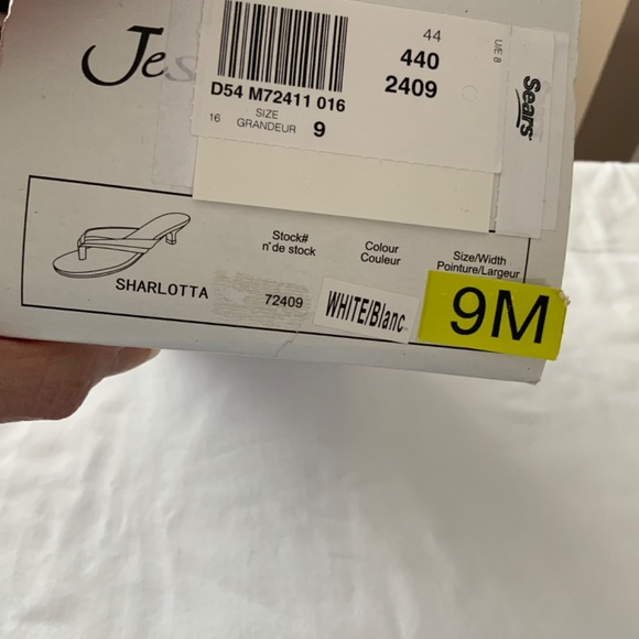 Ladies (new with tags) sandals - Picture 3 of 3